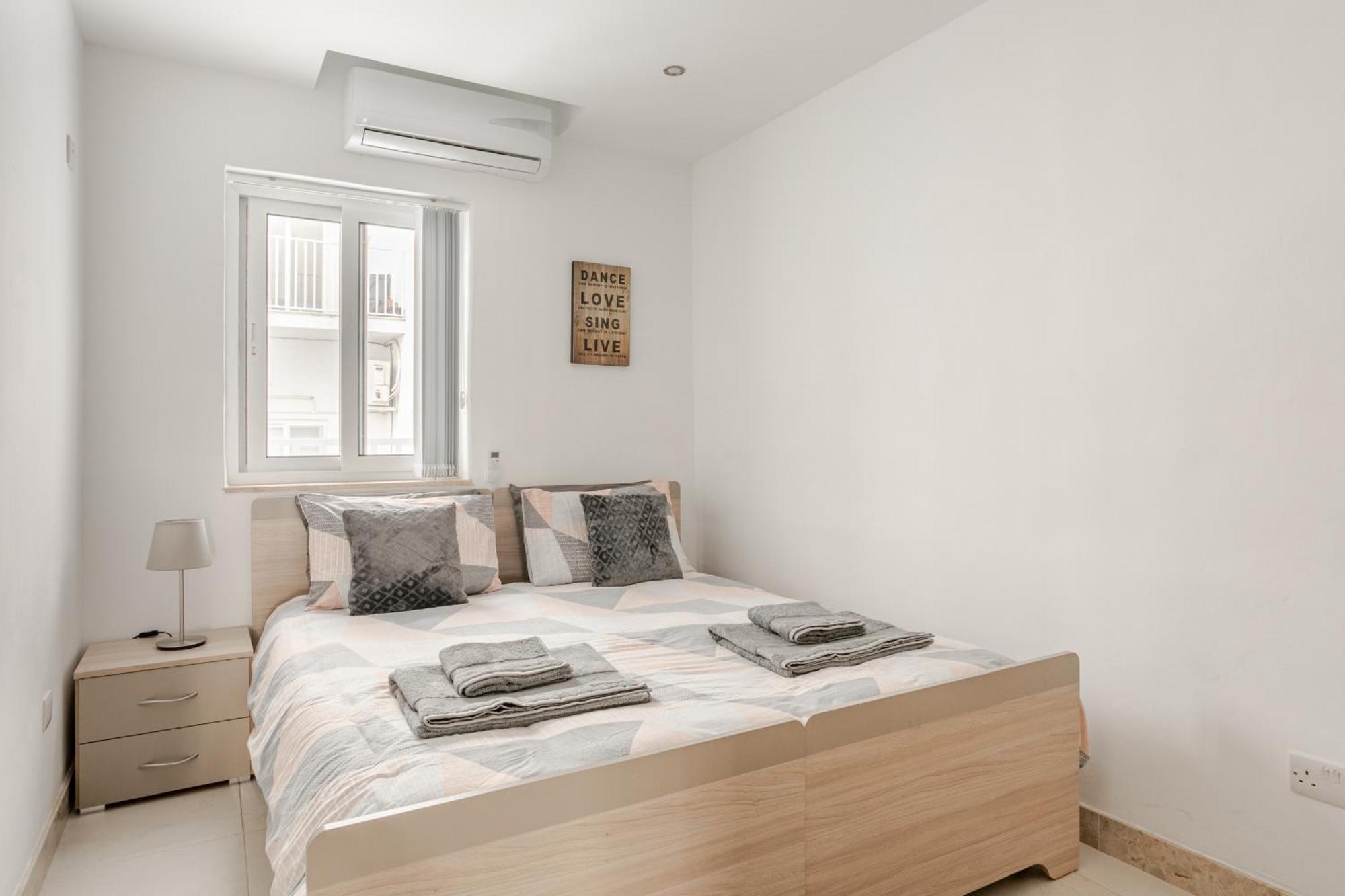 Modern Direct Access To Beaches Appartement Sliema